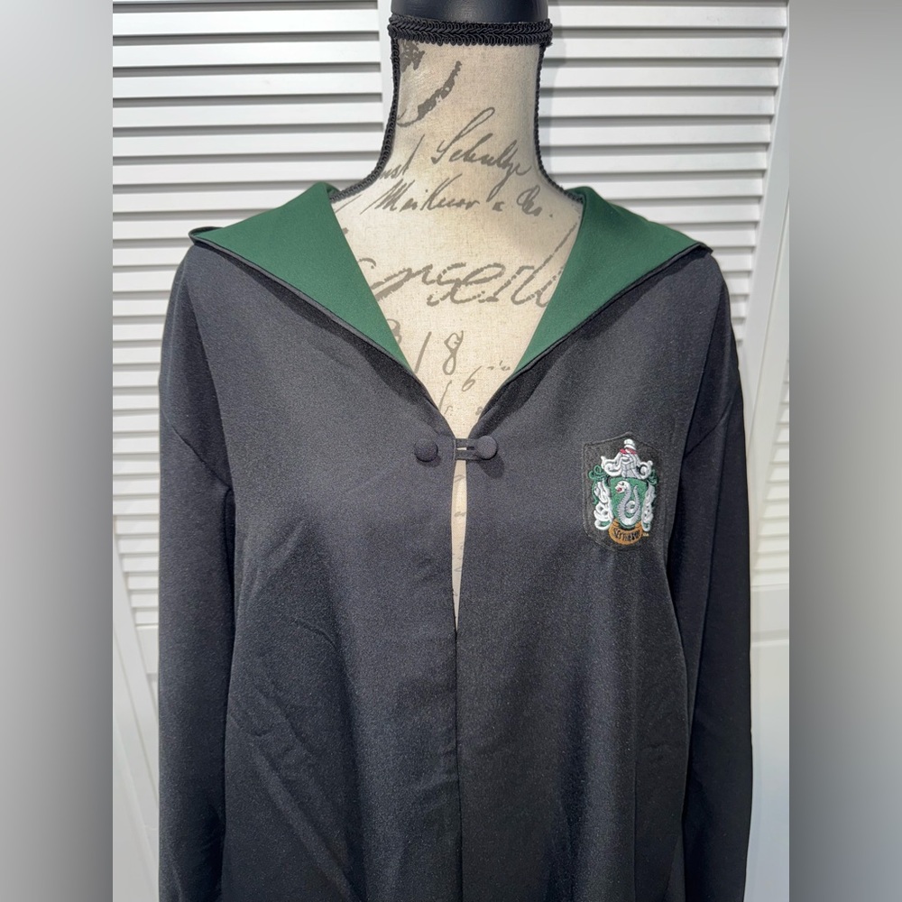 NWOT🐍Universal Studios The Wizarding World Of Harry Potter Slytherin House Robe - Picture 3 of 13
